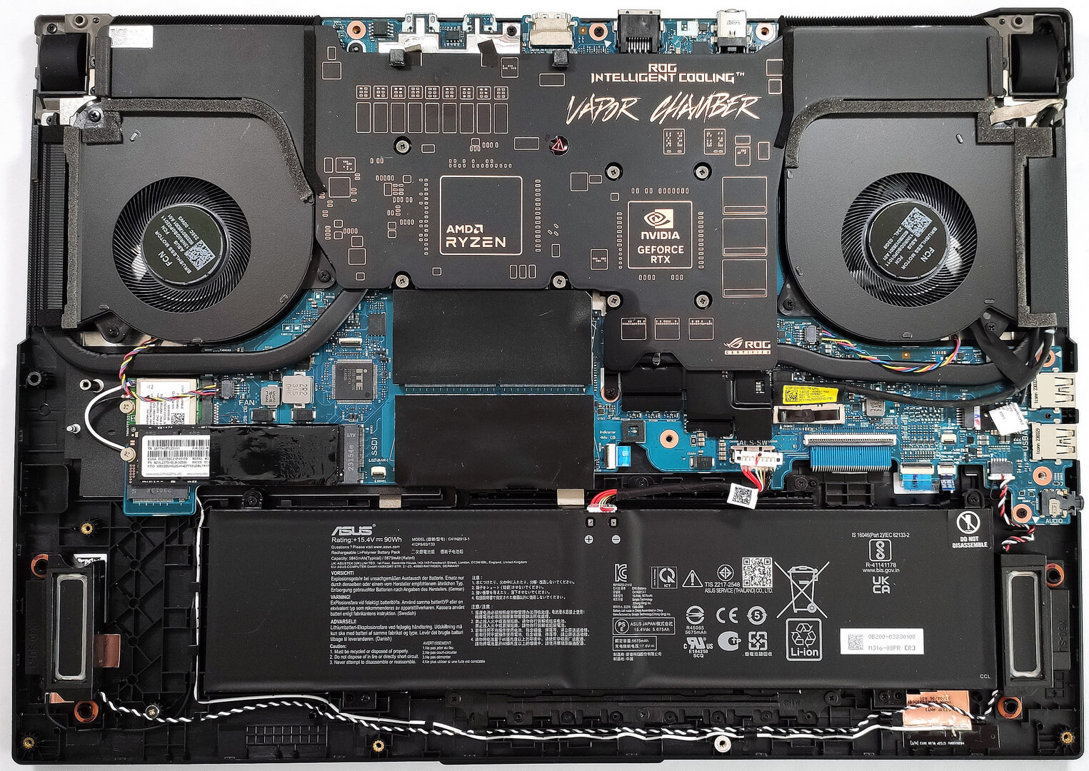Internal Photo of Asus G733ZX-2S G733ZX RGB backlit Canadian French CF keyboard palmrest (ASUS G733)